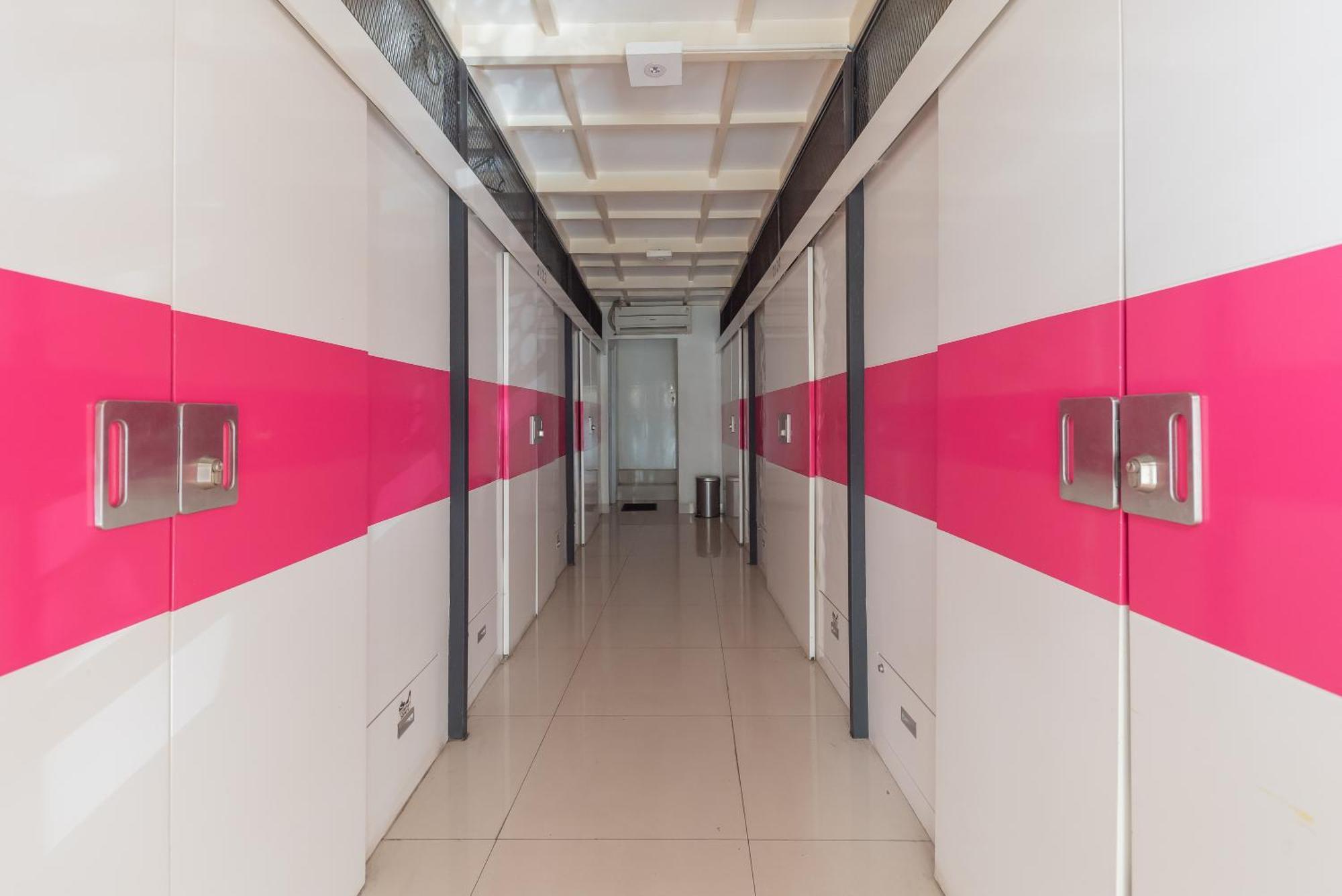 Reddoorz Hostel At Kiara Cozy Kircon Bandung Exteriör bild