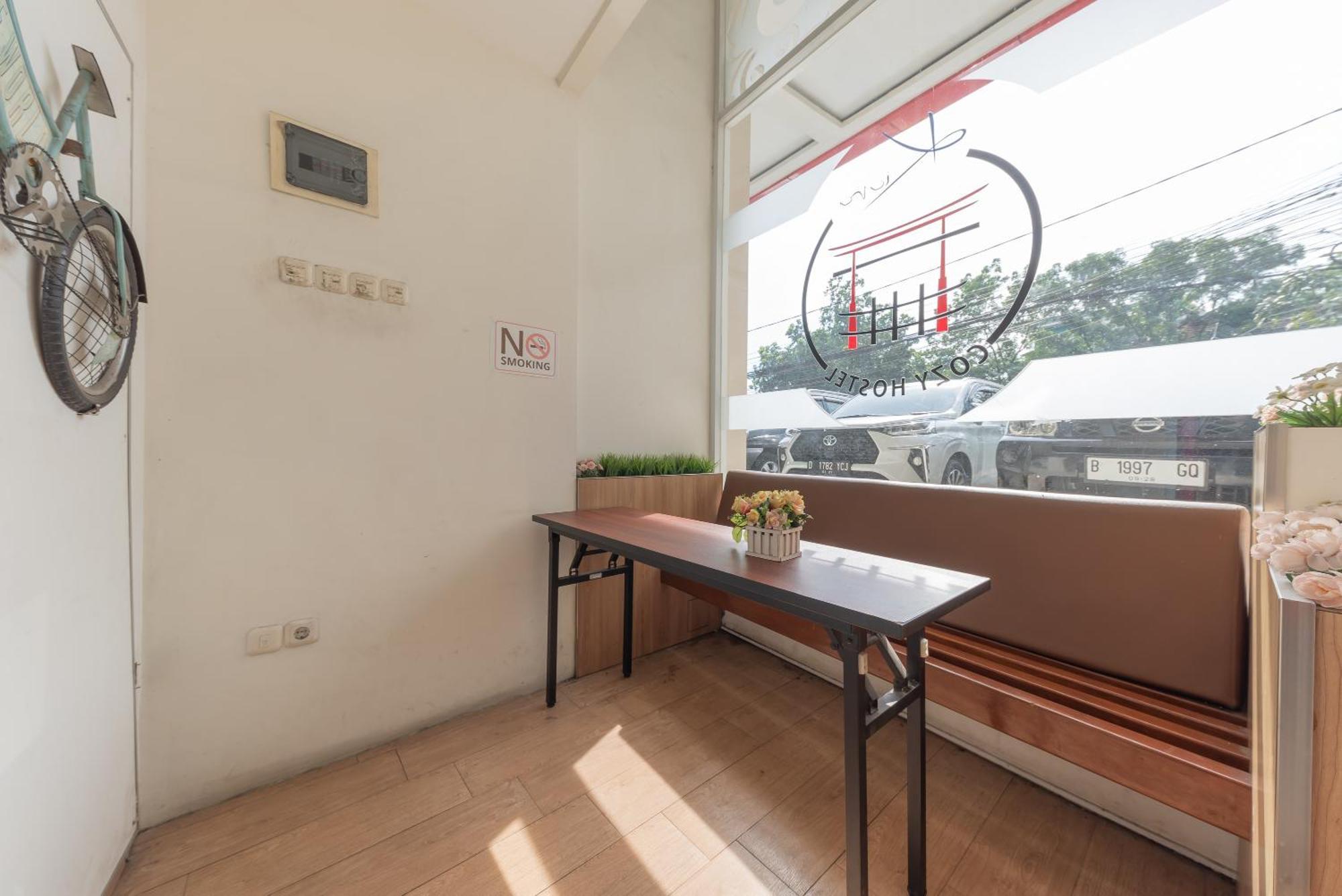 Reddoorz Hostel At Kiara Cozy Kircon Bandung Exteriör bild